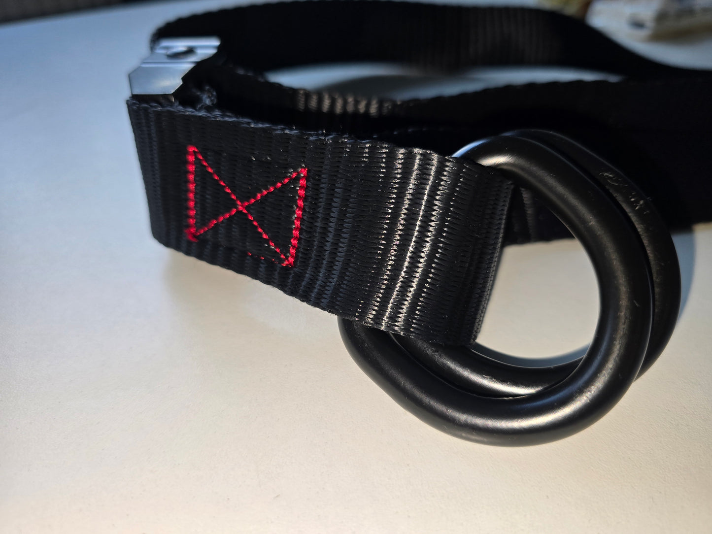 Heavy-Duty 38 mm Cam Buckle Strap (1,5 m) mit D-Rings – 650 kg Bruchlast, REACH SVHC konform, Schwarz